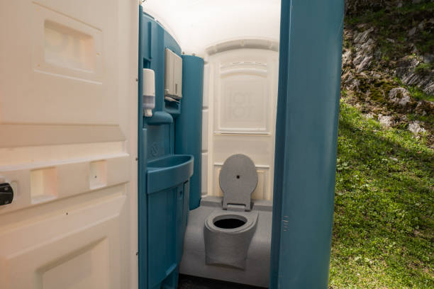 Best Portable restroom trailer rental  in Magnolia, NC